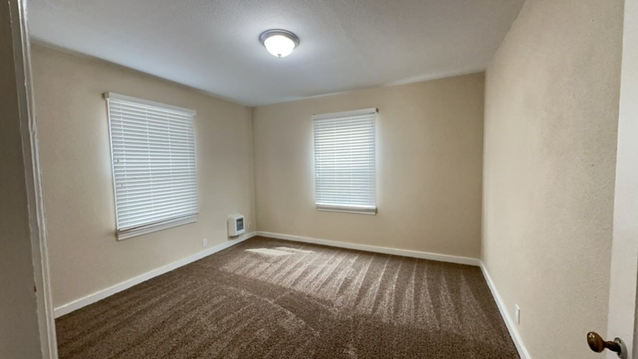 127 Se 11th St - Photo 7 of 13