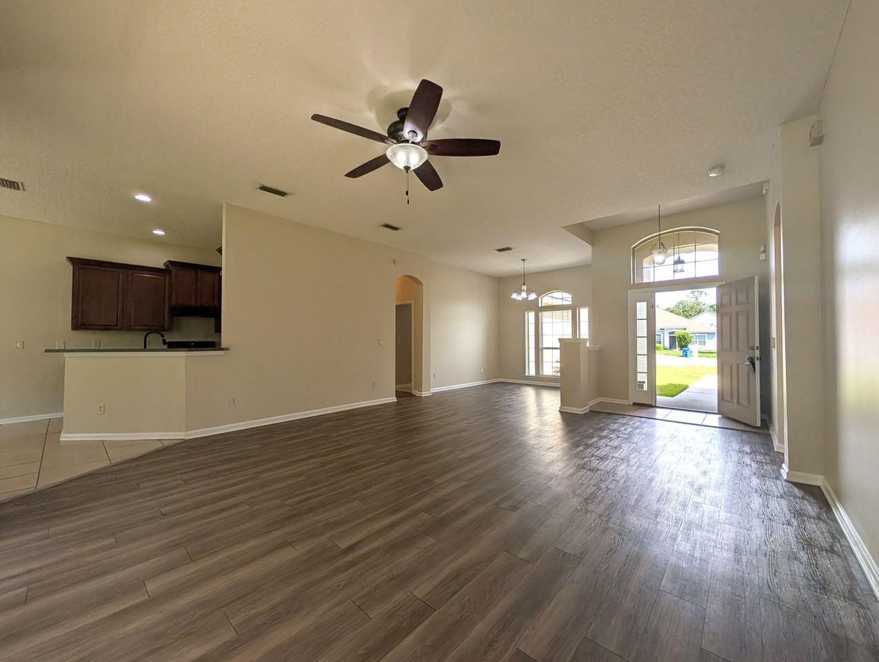 5190 Johnson Lake Ct - Photo 4 of 21