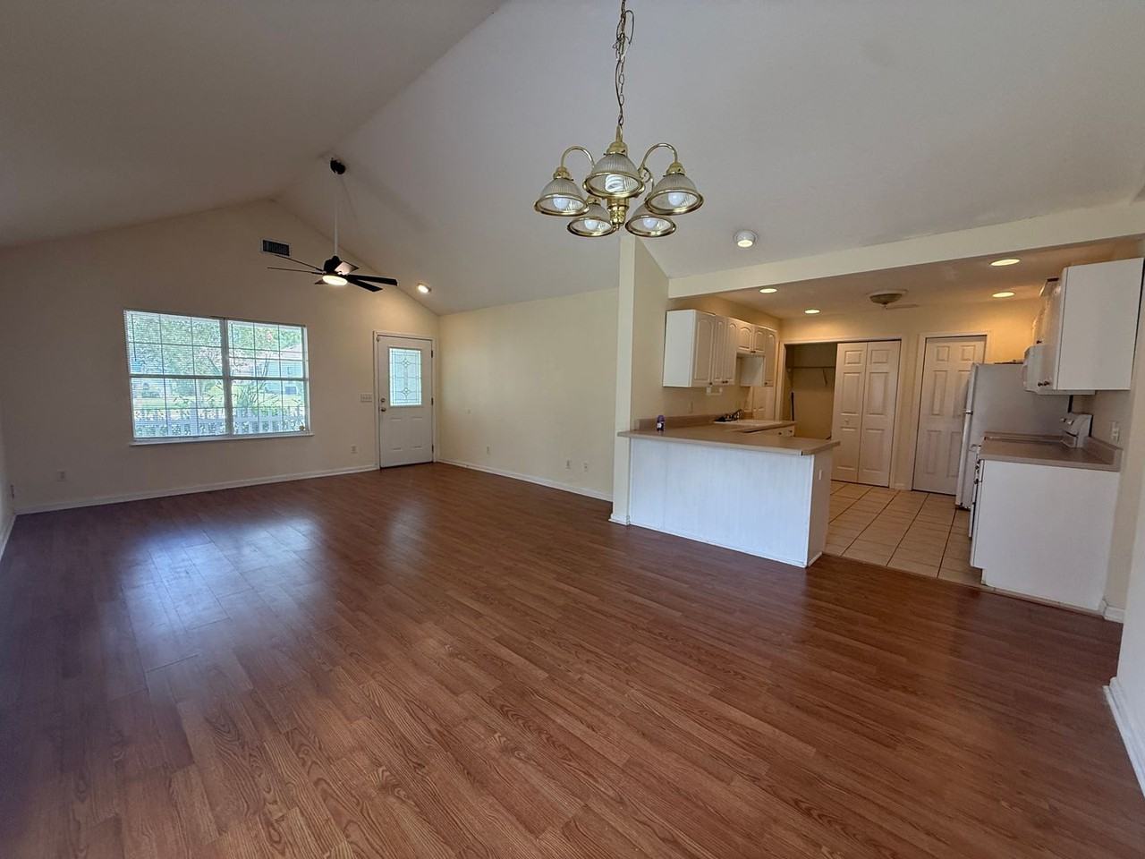 221 Millcrest Dr - Photo 3 of 18