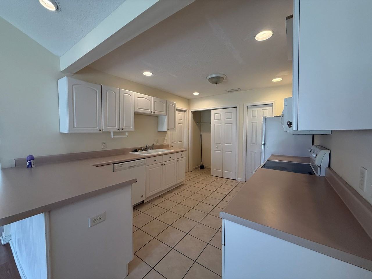 221 Millcrest Dr - Photo 4 of 18