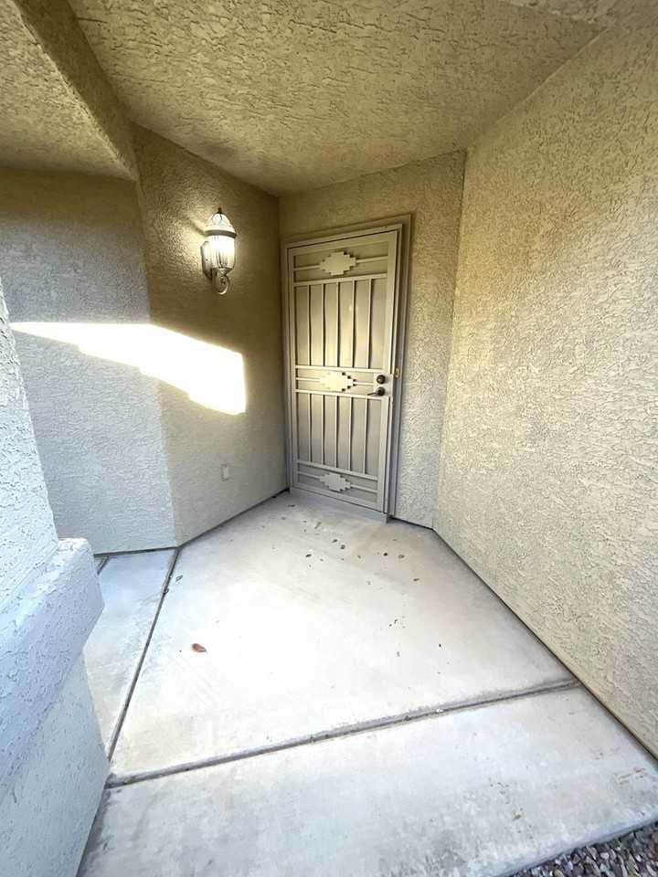 10434 E Rose Hill St - Photo 2 of 37