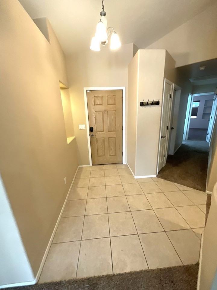 10434 E Rose Hill St - Photo 3 of 37