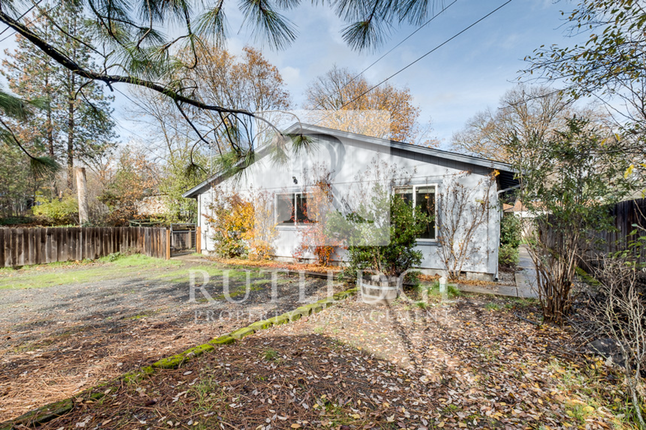 120 Mallory Ln - Photo 3 of 28