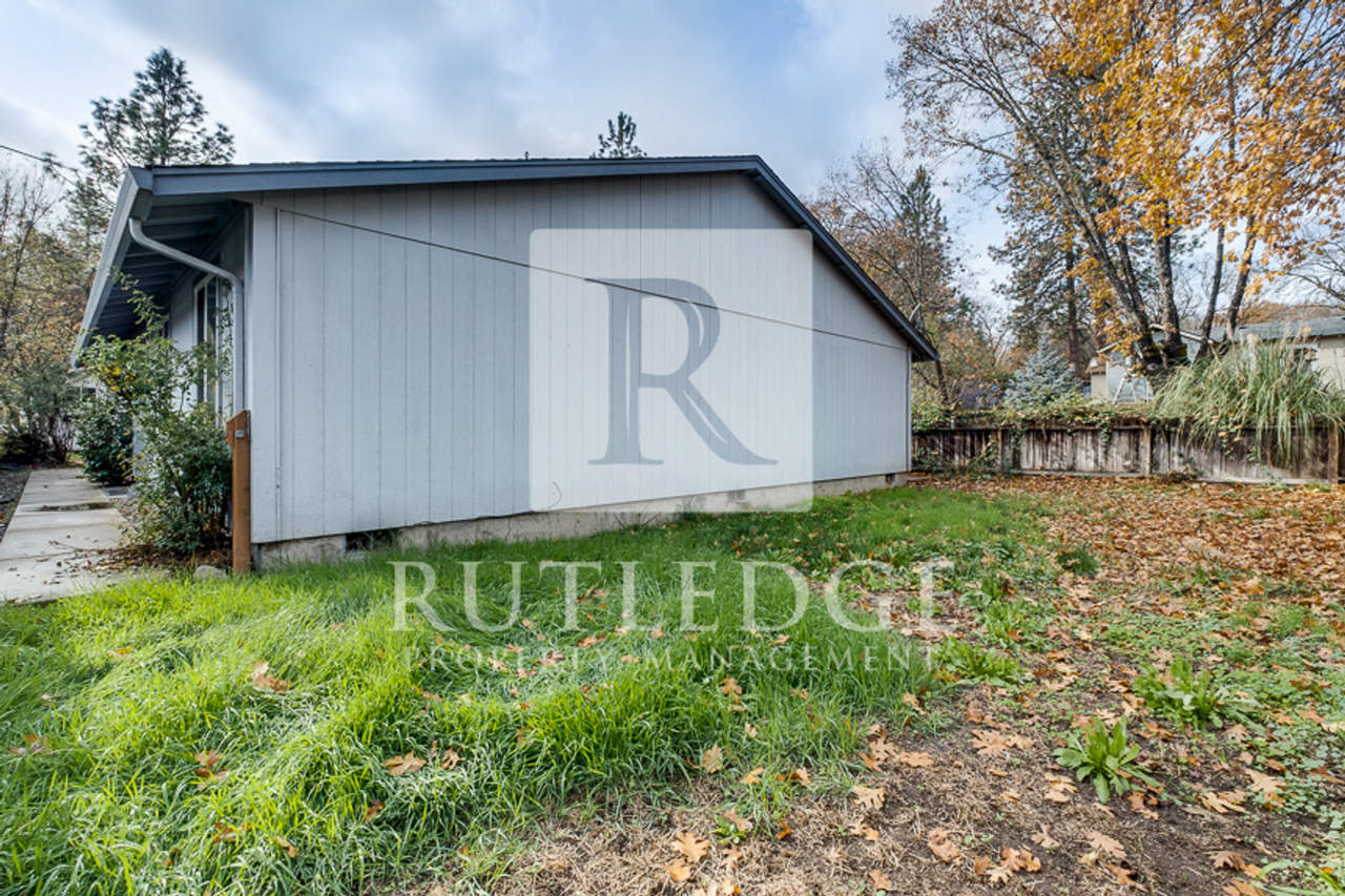 120 Mallory Ln - Photo 4 of 28