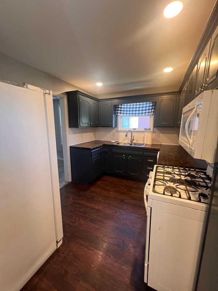 1716 Locust St - Photo 2 of 10