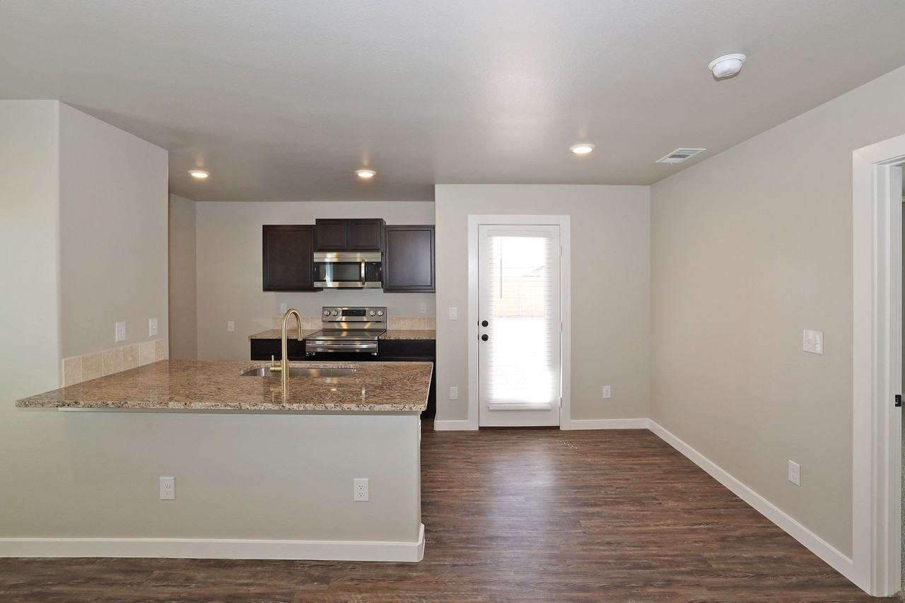 4902 Locker St - Photo 6 of 23