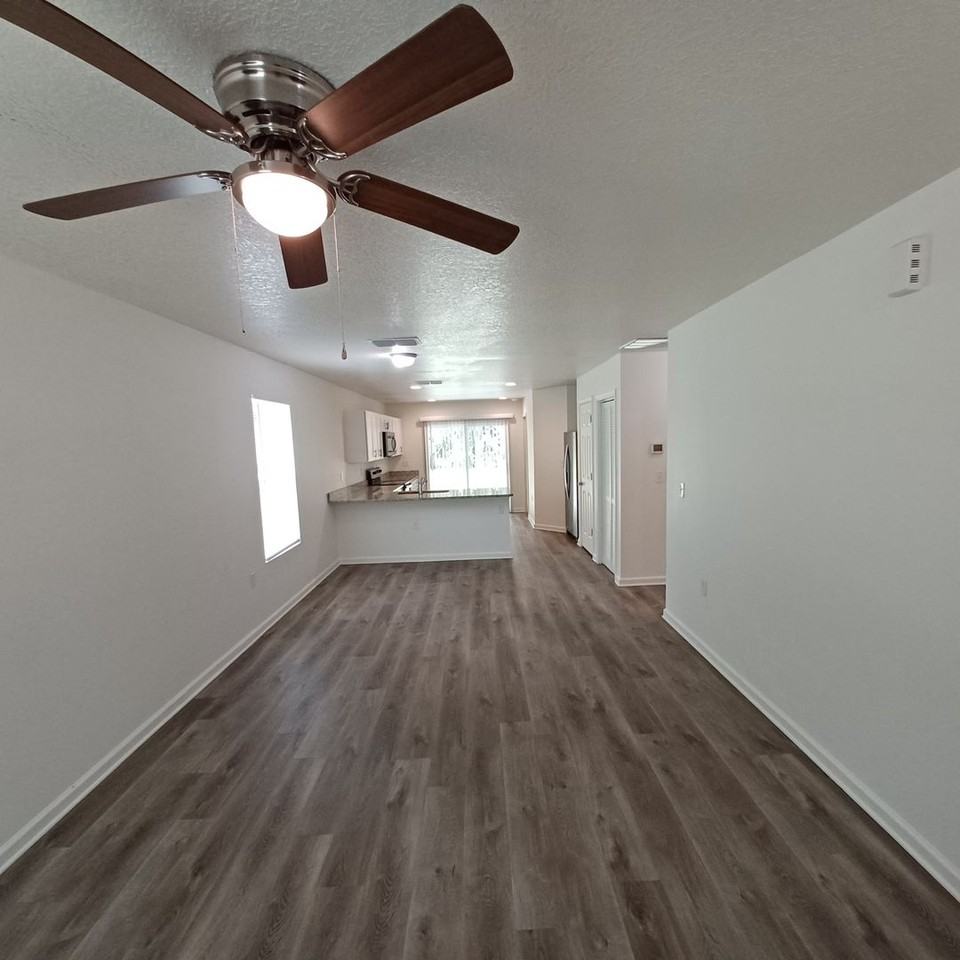 614 Hannah St - Photo 2 of 25
