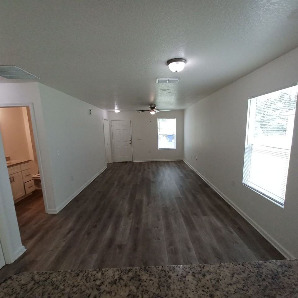 614 Hannah St - Photo 3 of 25