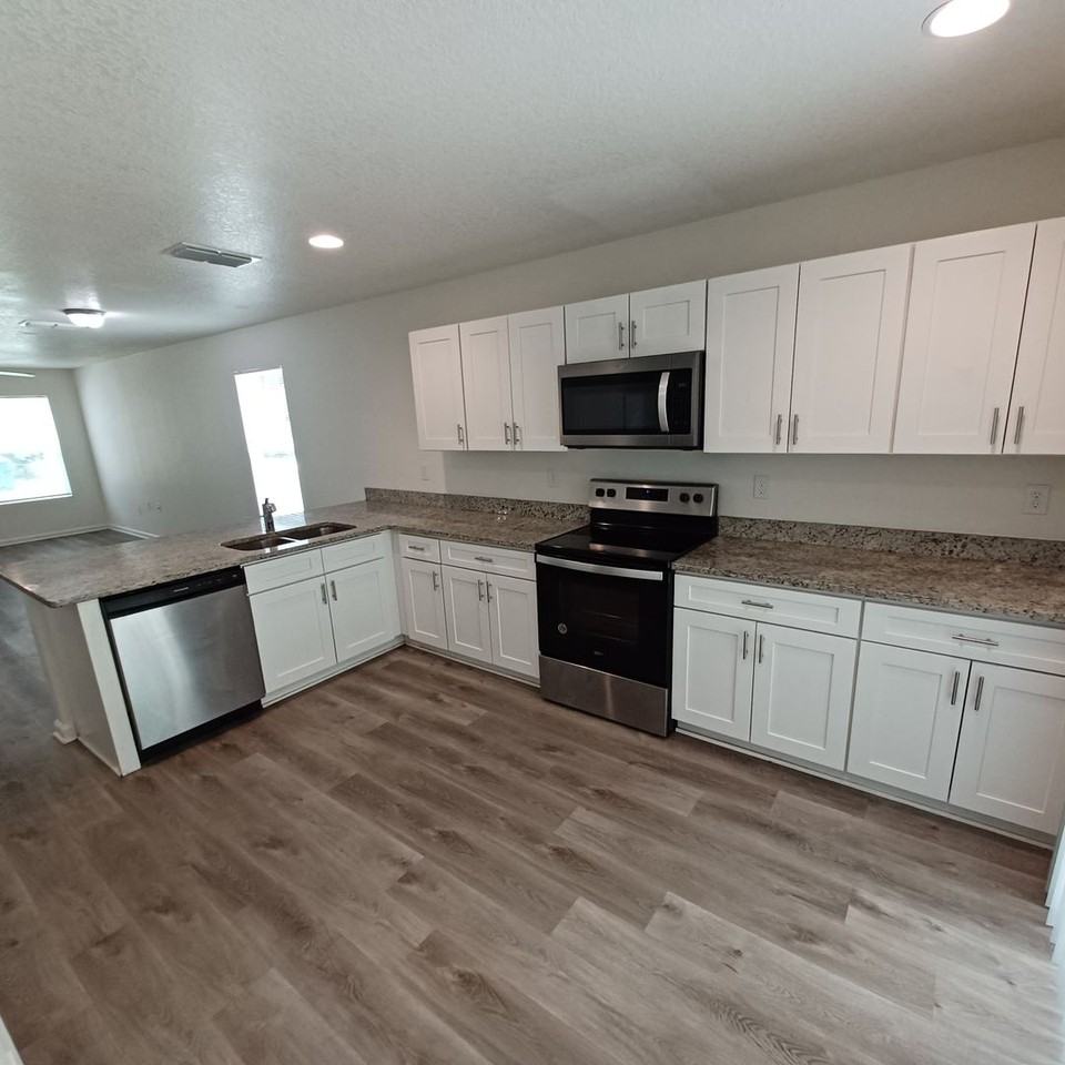 614 Hannah St - Photo 7 of 25
