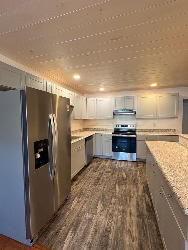 940 Julian Rd - Photo 4 of 24