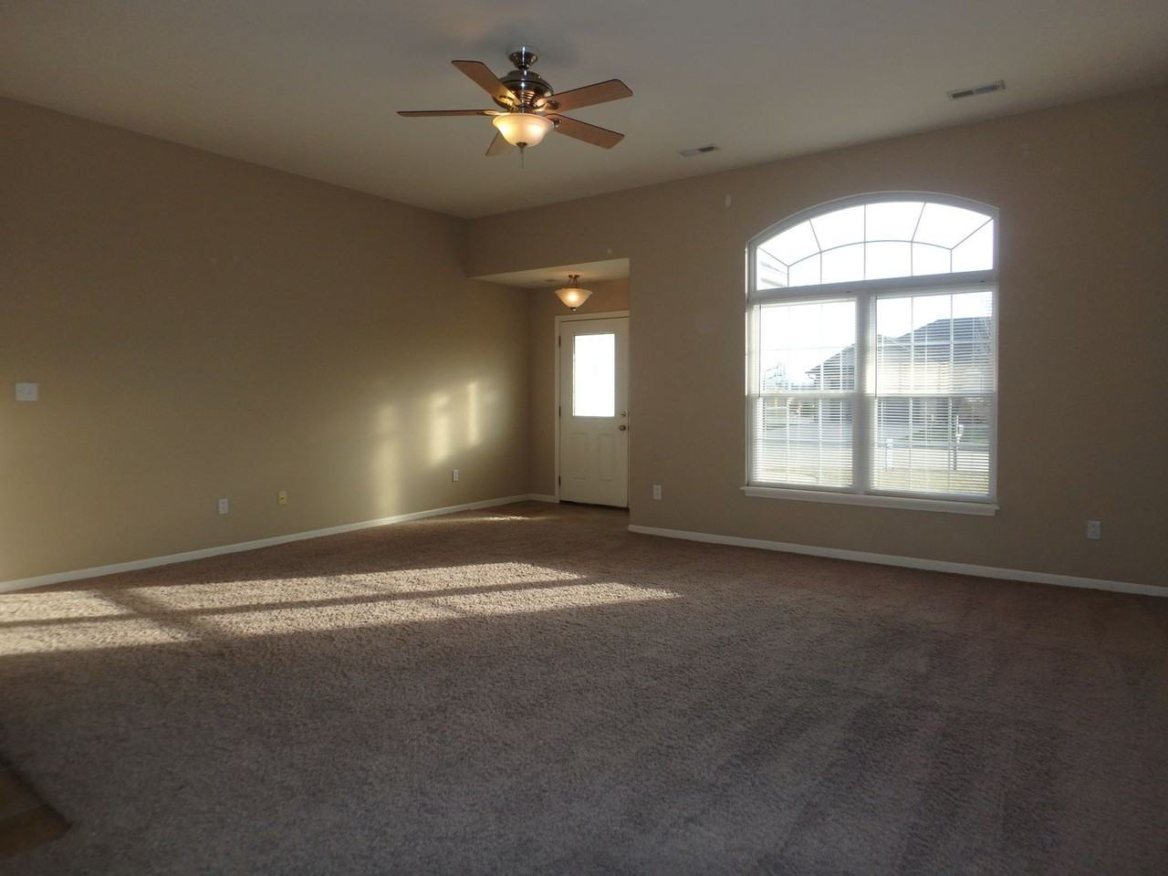 407 Golden Eagle Dr - Photo 4 of 24