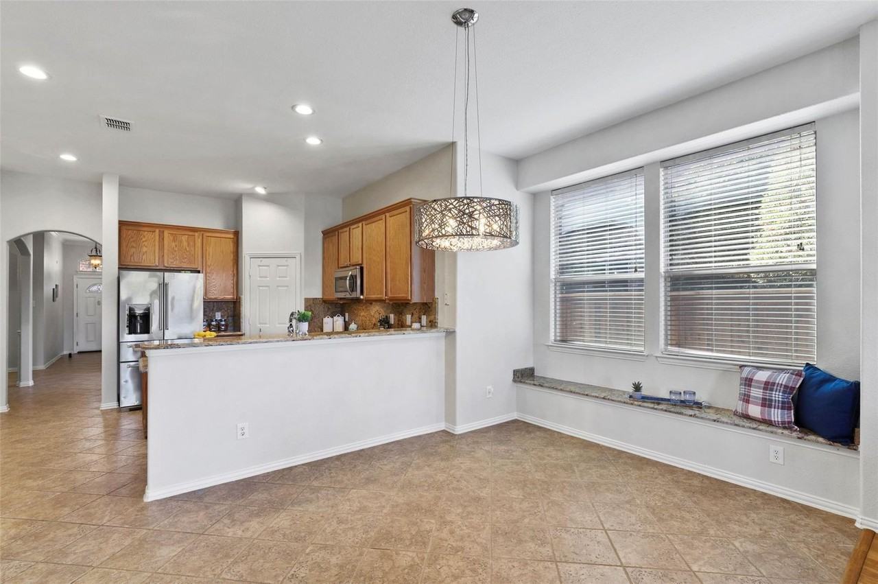11086 Mansfield Dr - Photo 7 of 25