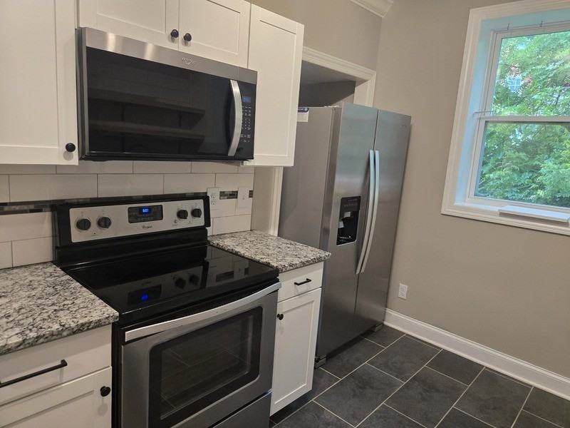 545 Lakeview Dr #B - Photo 4 of 18