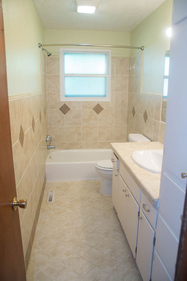 1417 Hollywood Ave - Photo 4 of 6
