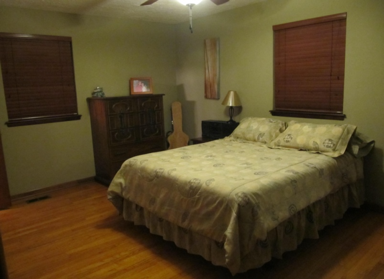 1417 Hollywood Ave - Photo 5 of 6