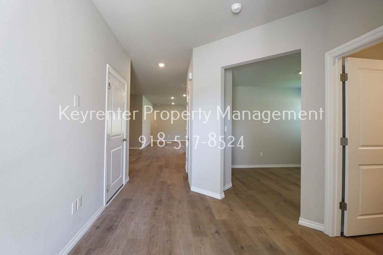 15610 S 75th East Ave - Photo 3 of 45