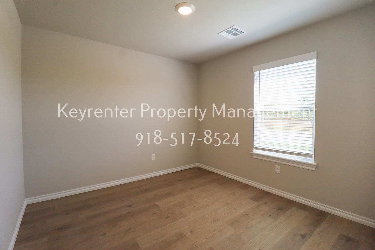 15610 S 75th East Ave - Photo 5 of 45