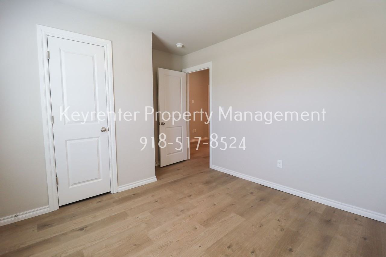 15610 S 75th East Ave - Photo 6 of 45