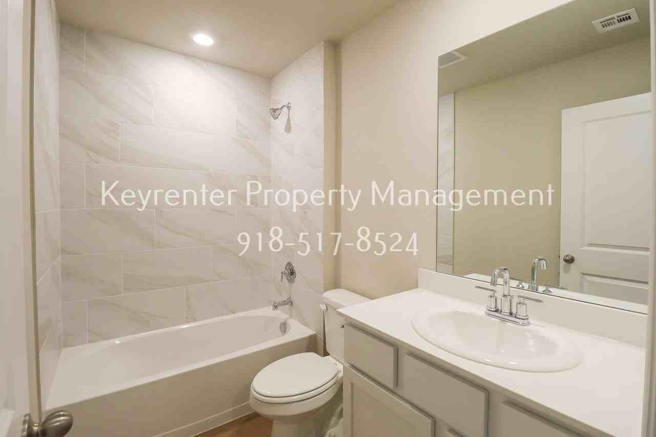 15610 S 75th East Ave - Photo 7 of 45