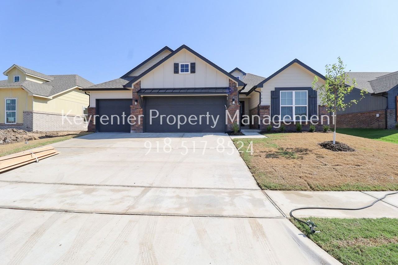 3109 S Redwood Pl - Photo 2 of 41