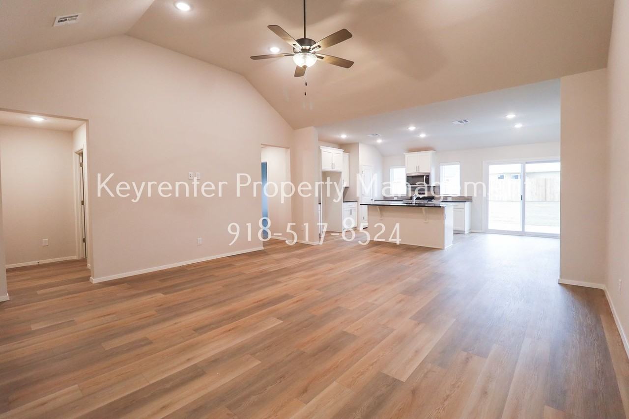 3109 S Redwood Pl - Photo 6 of 41