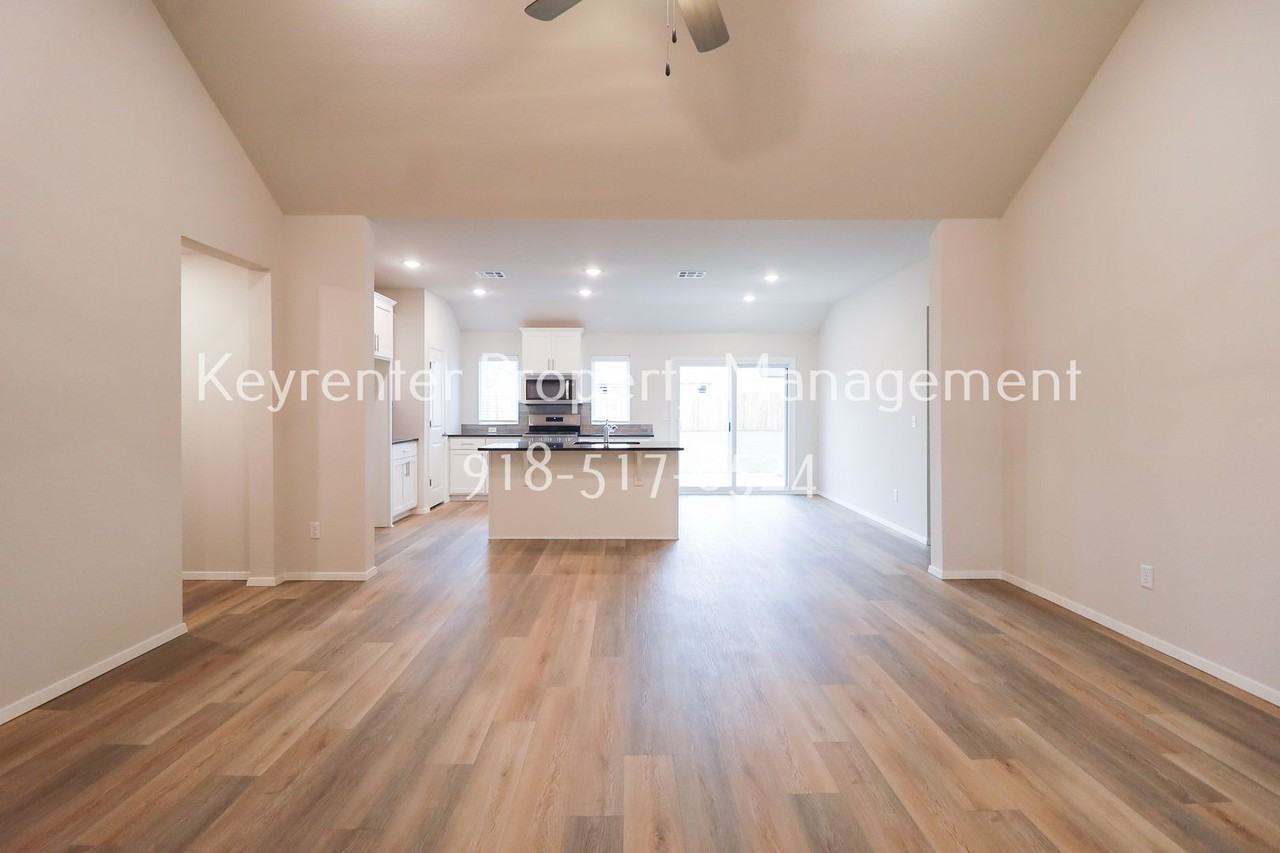3109 S Redwood Pl - Photo 7 of 41