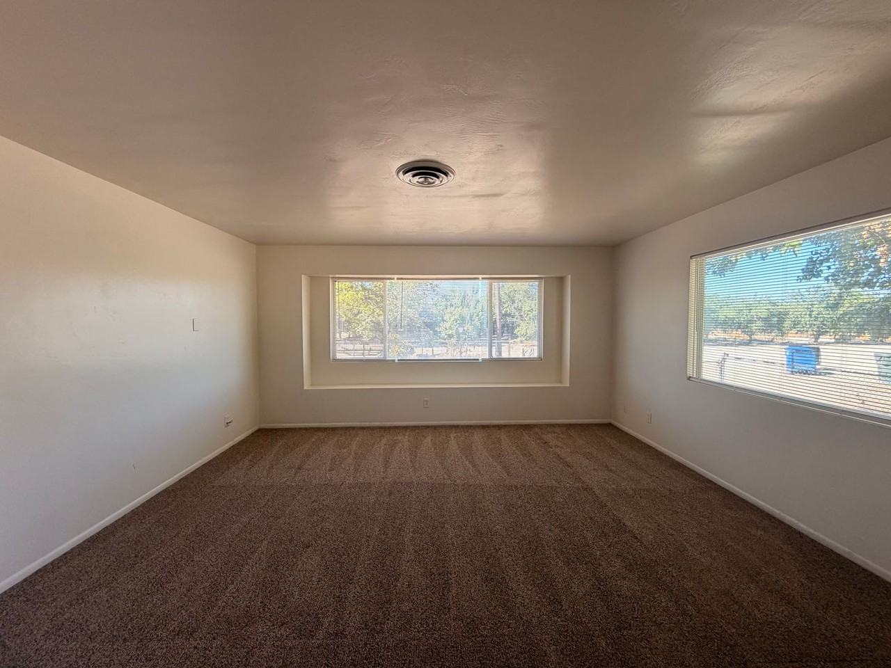8914 S Union Ave - Photo 2 of 13