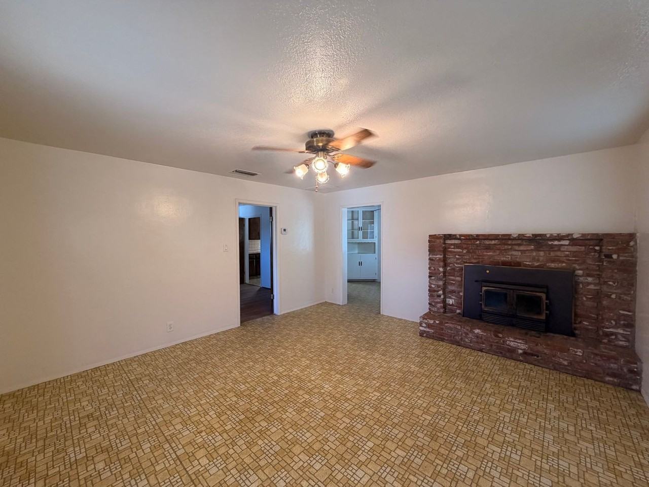 8914 S Union Ave - Photo 4 of 13