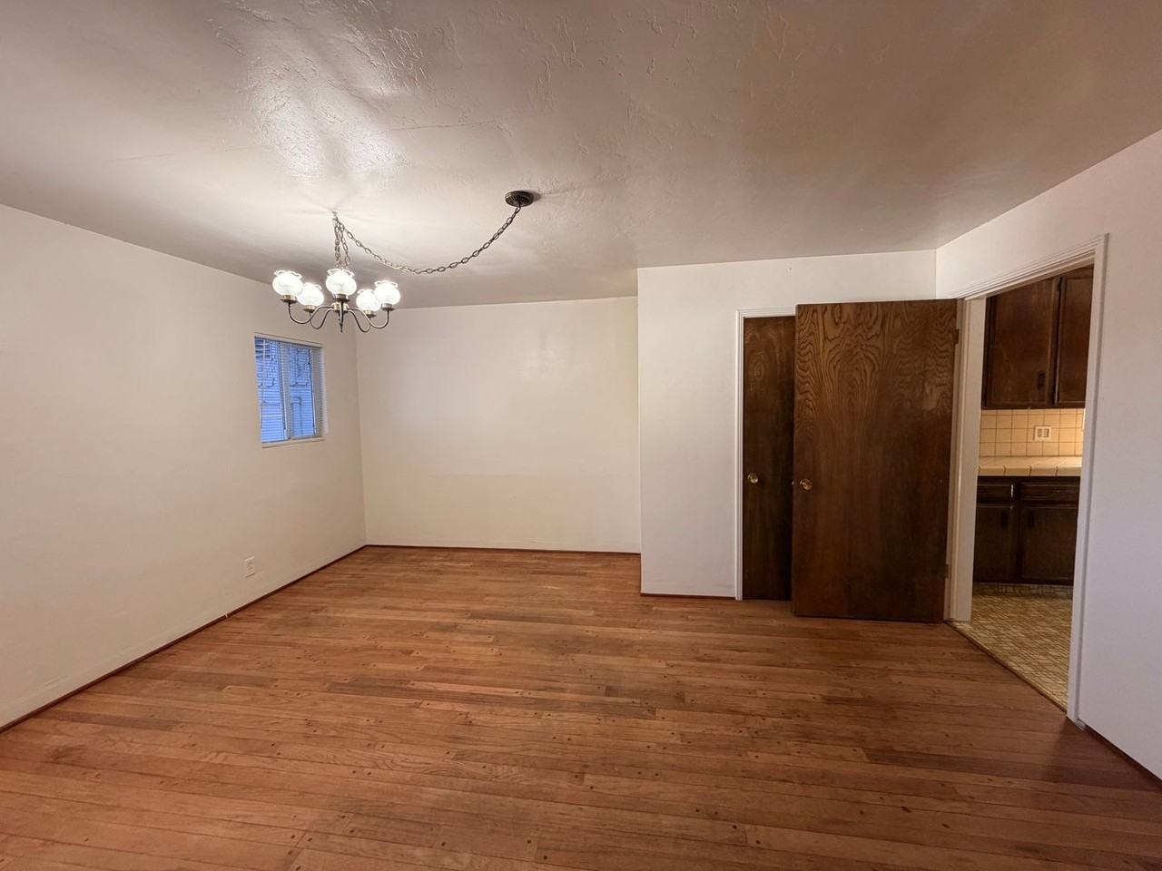 8914 S Union Ave - Photo 5 of 13