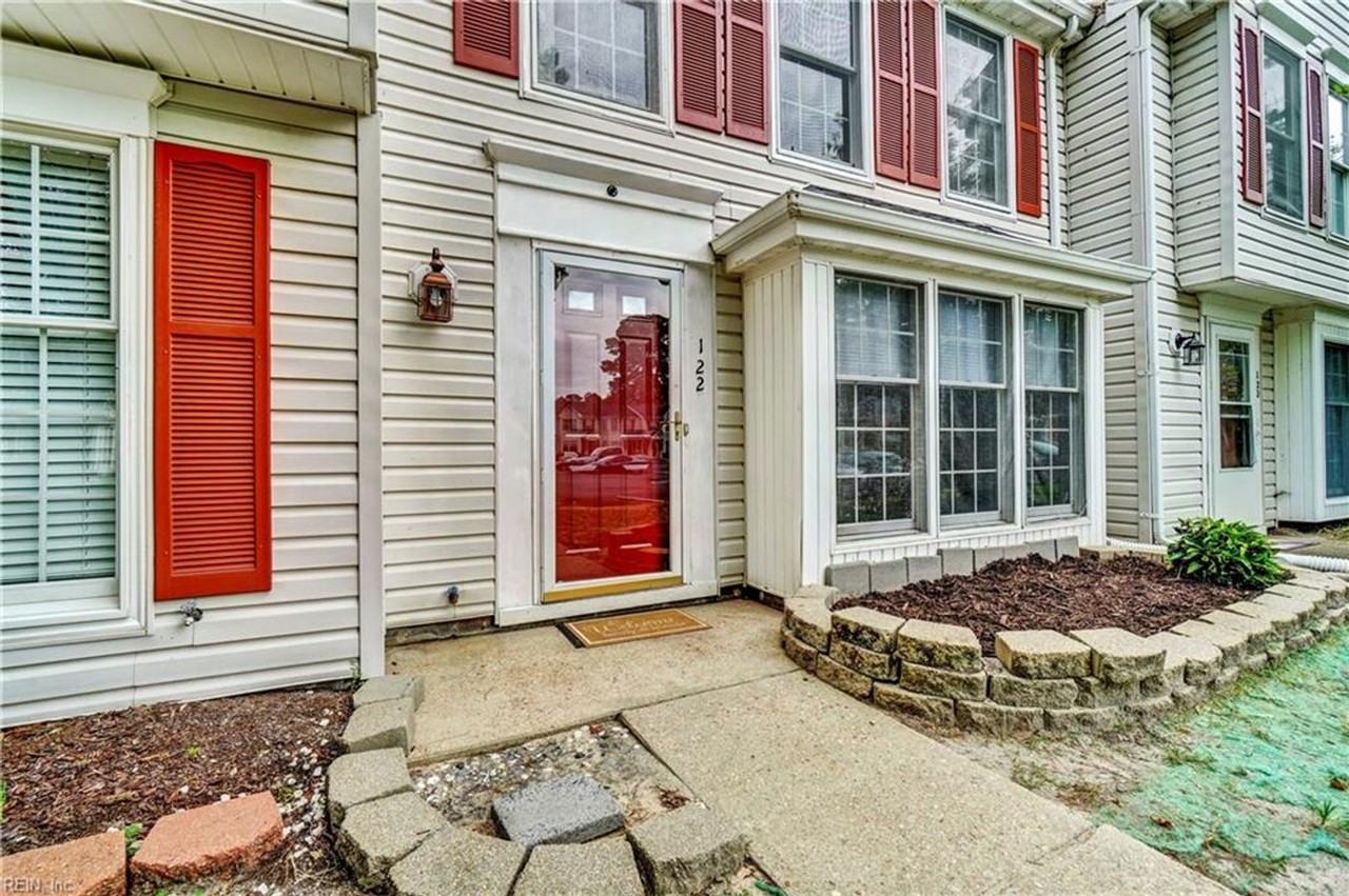 122 Sterling Ct - Photo 2 of 18