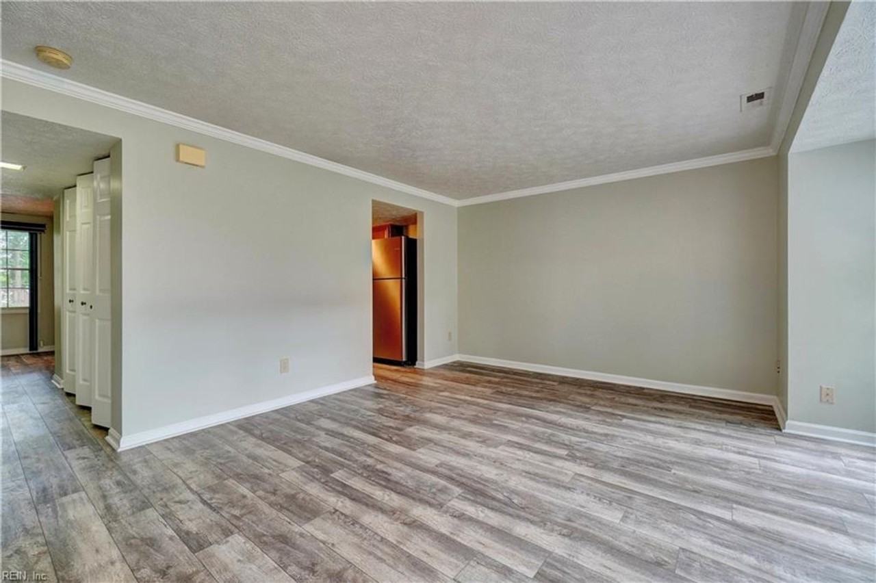 122 Sterling Ct - Photo 3 of 18