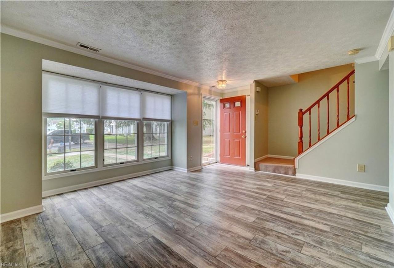 122 Sterling Ct - Photo 4 of 18