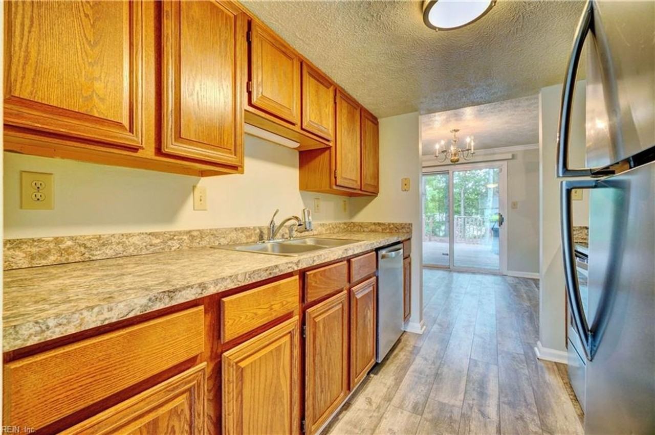 122 Sterling Ct - Photo 7 of 18