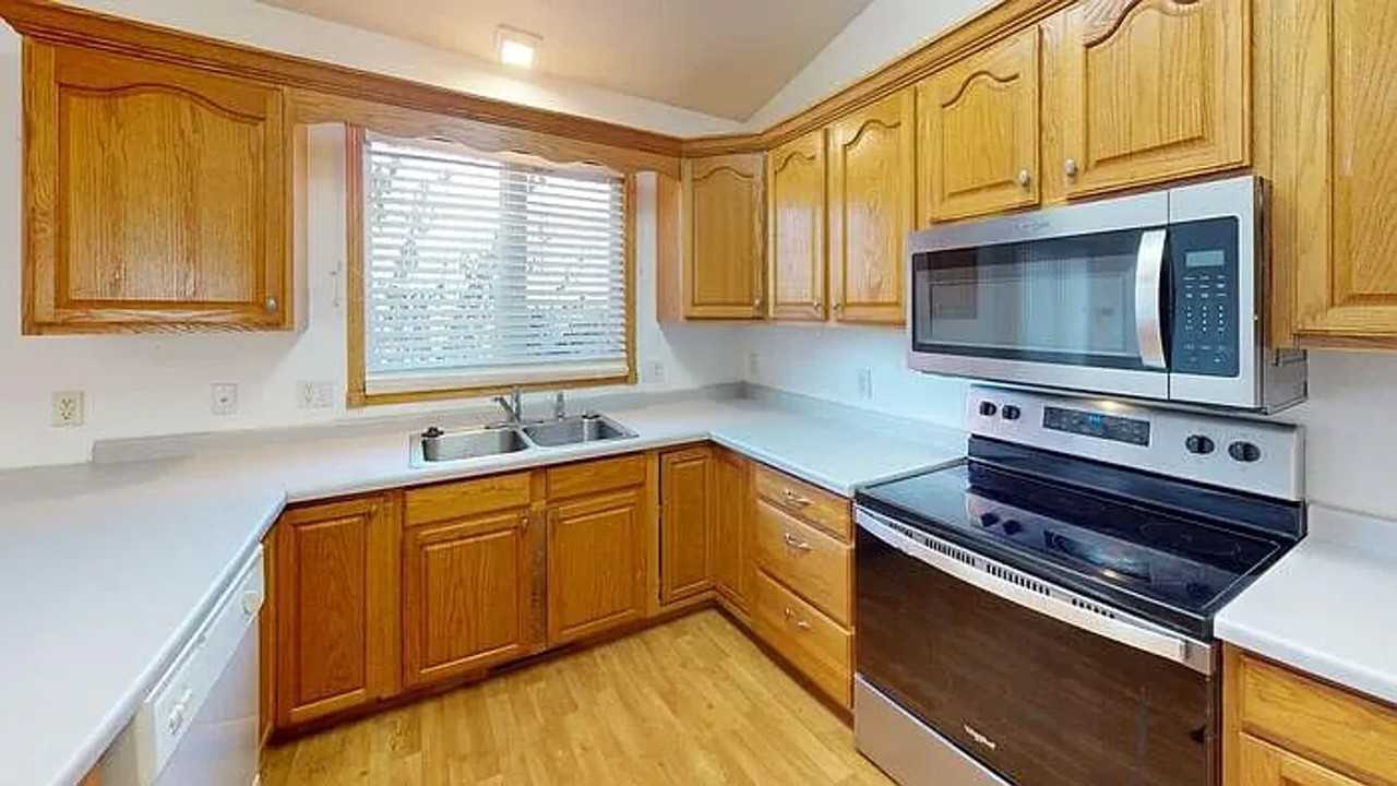 3029 Stonewall Dr - Photo 2 of 8
