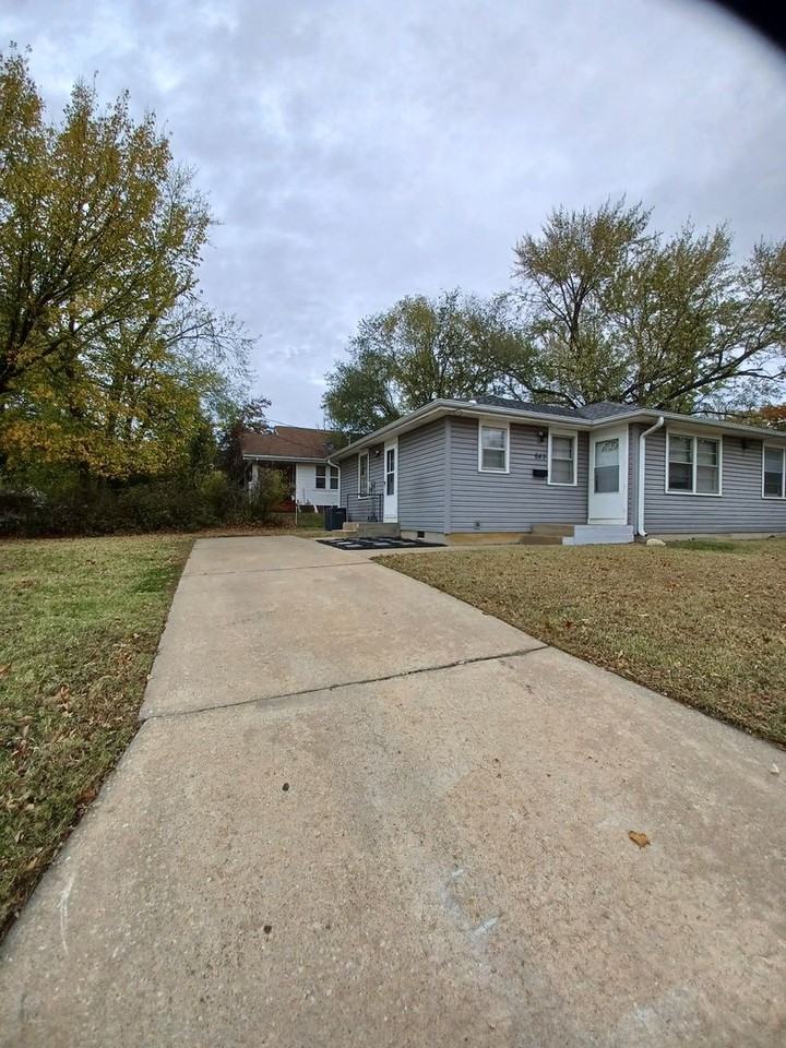 643 Sw Oakley Ave - Photo 2 of 15
