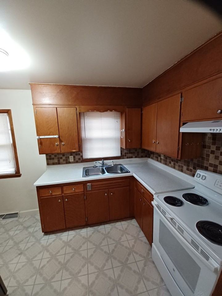 643 Sw Oakley Ave - Photo 6 of 15