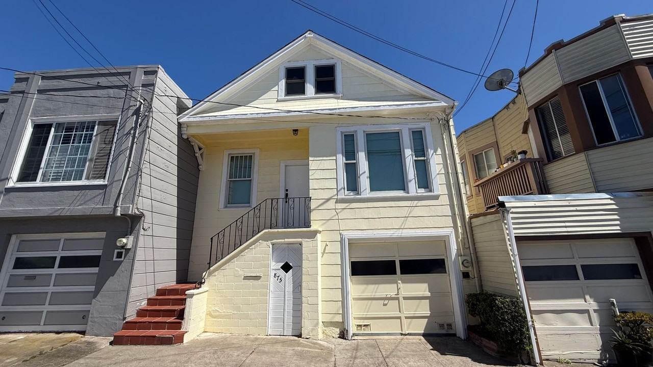 875 Huron Ave - Photo 2 of 32