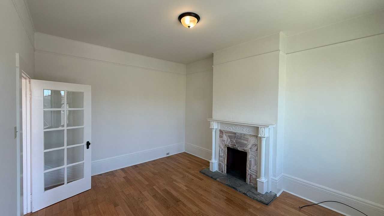 875 Huron Ave - Photo 4 of 32