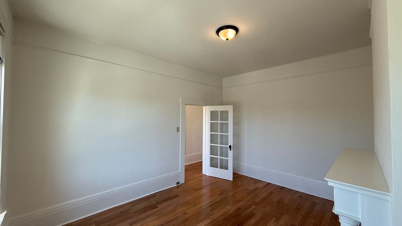 875 Huron Ave - Photo 5 of 32
