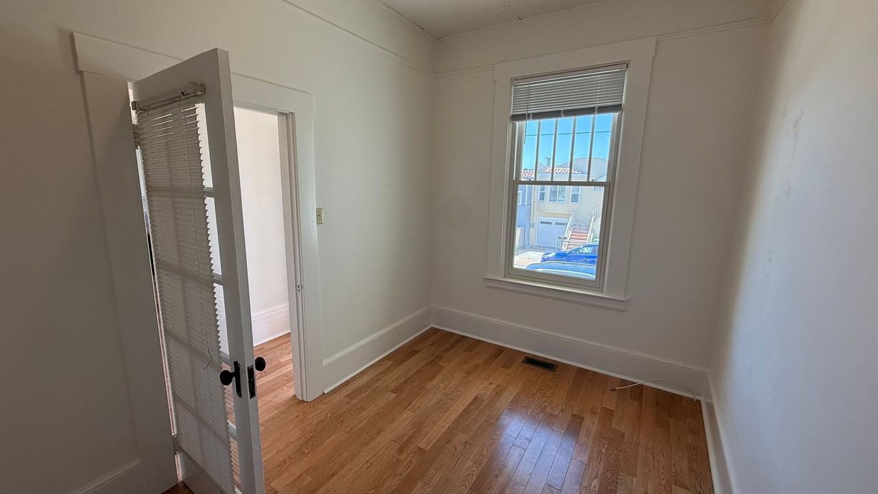 875 Huron Ave - Photo 6 of 32