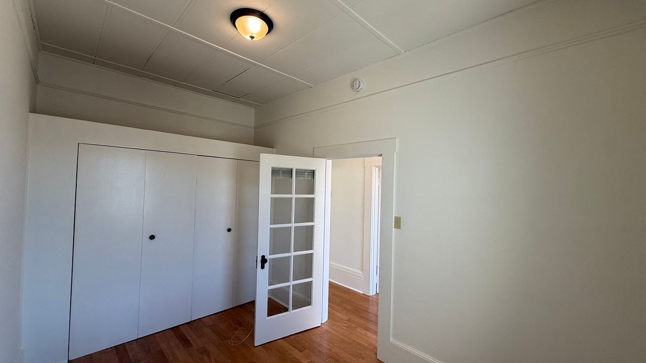 875 Huron Ave - Photo 7 of 32