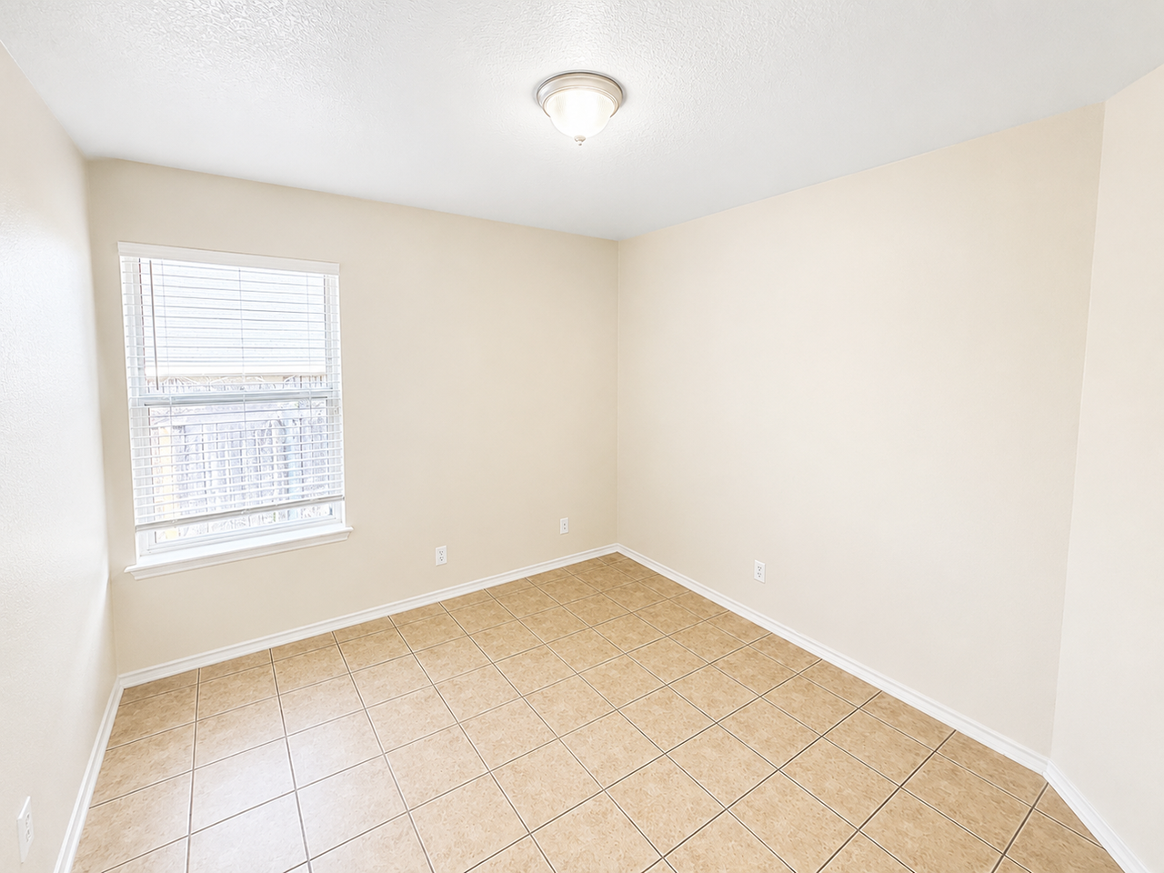 320 Jeff Gordon Dr - Photo 7 of 14