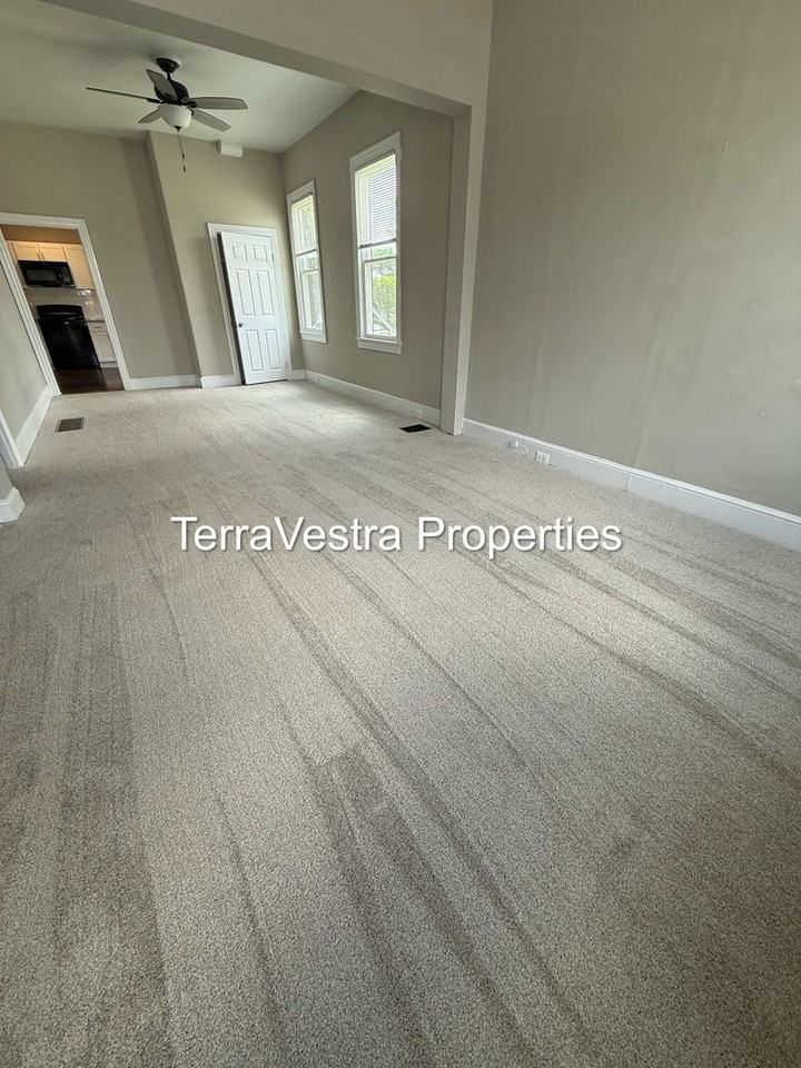 302 Middlesex St - Photo 3 of 8
