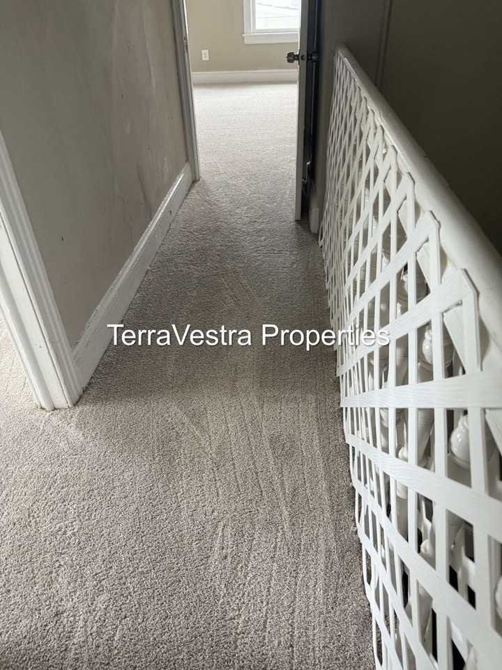 302 Middlesex St - Photo 7 of 8