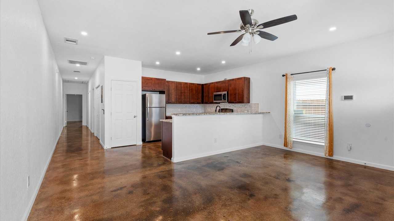 906 Gulf #102 - Photo 5 of 17