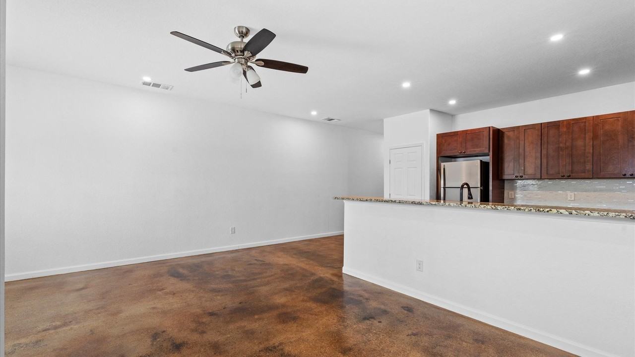 906 Gulf #102 - Photo 6 of 17