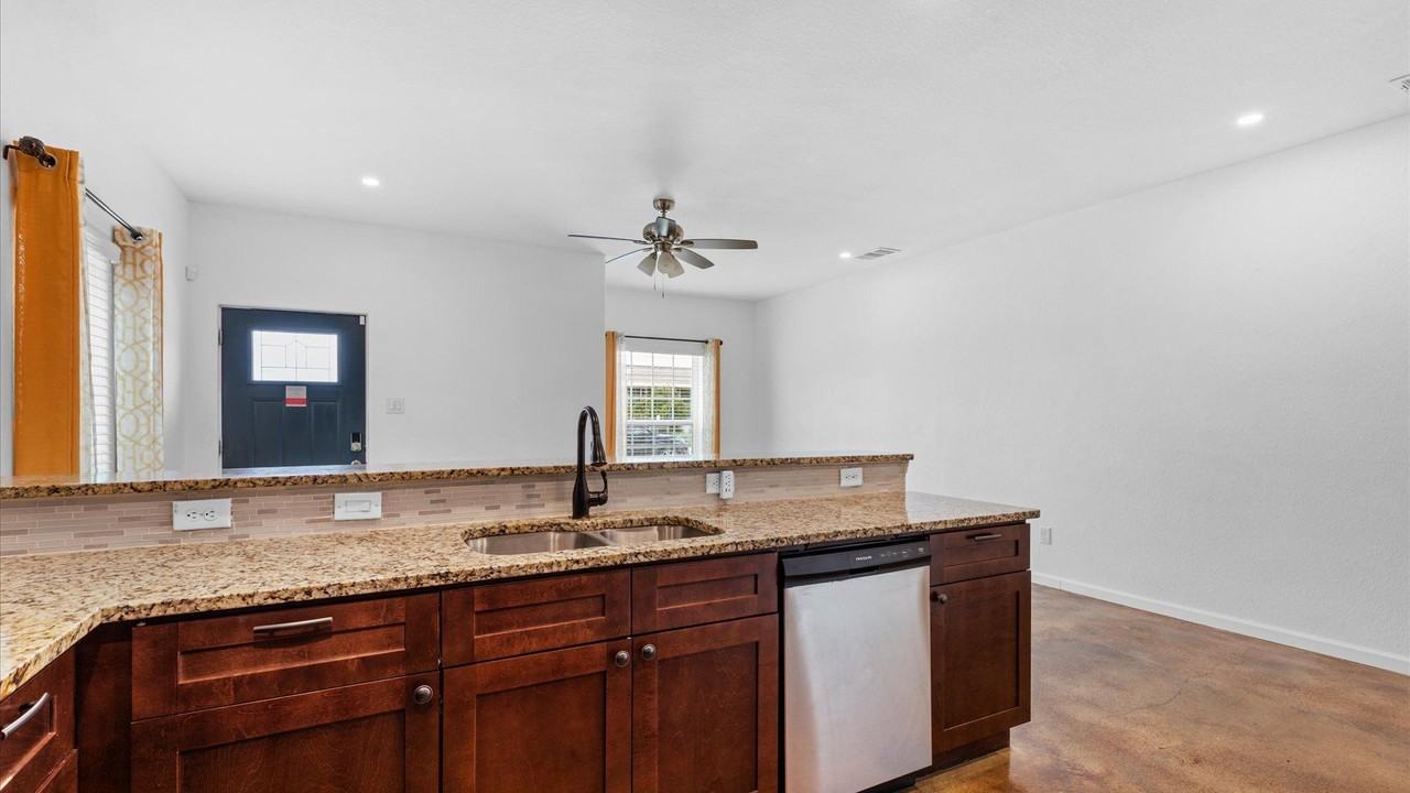 906 Gulf #102 - Photo 7 of 17