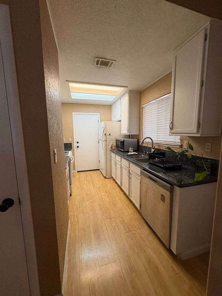 4465 Sunrise Ct - Photo 3 of 21