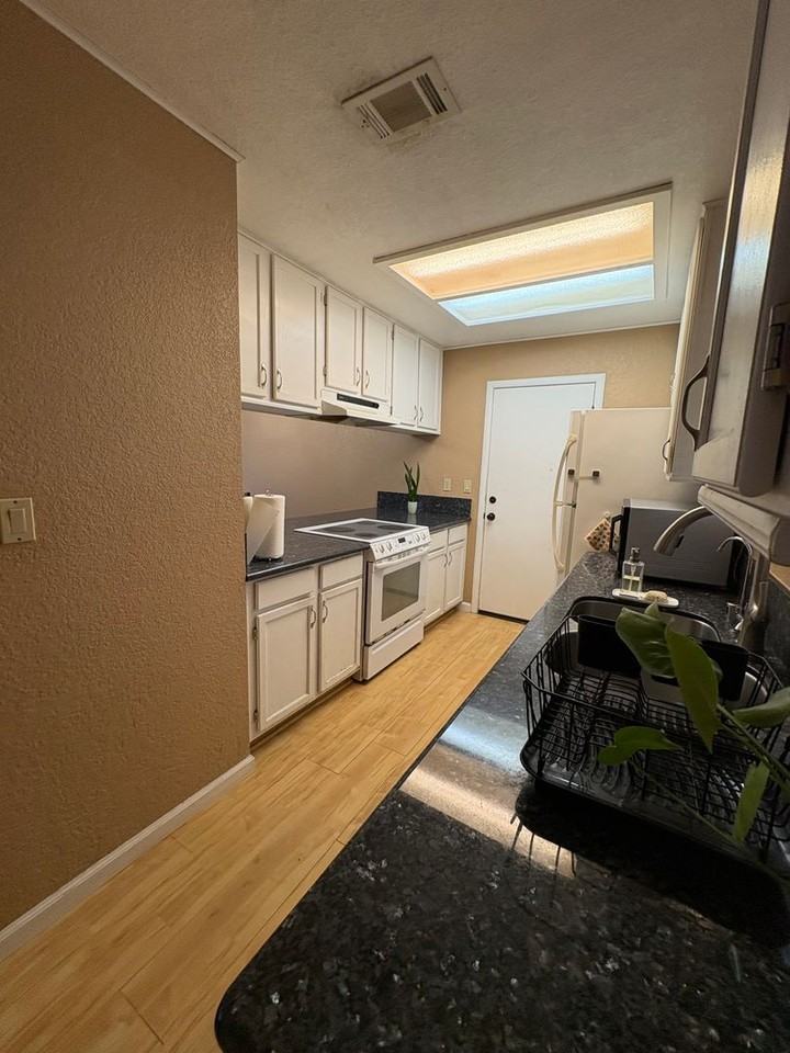 4465 Sunrise Ct - Photo 4 of 21