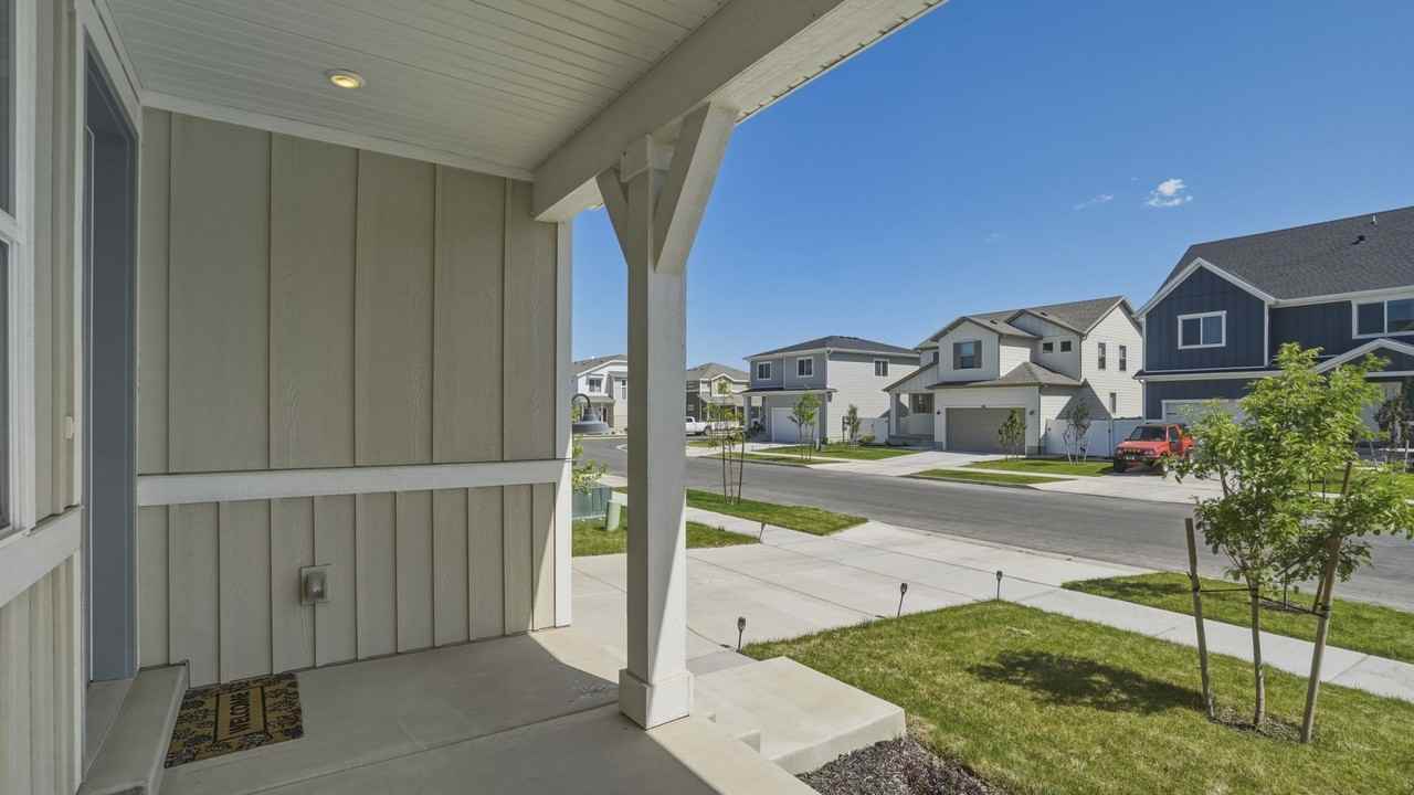 154 E Parade Ave - Photo 4 of 32